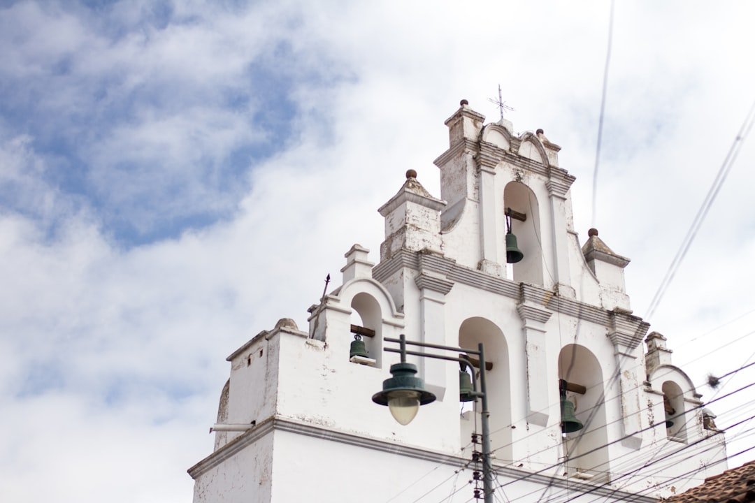 Humahuaca: Qué Ver en la Capital de la Quebrada — Plaza, Cabildo y Carnaval Andino, Jujuy Argentina — foto de Andrea Huls Pareja en Unsplash