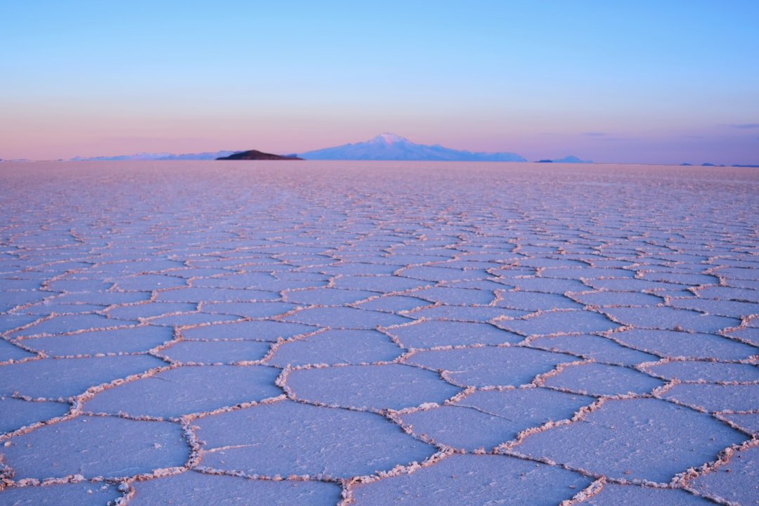 Salinas Grandes Jujuy: Guía Completa — Cómo Llegar, Qué Ver y Turismo Responsable, Jujuy Argentina — foto de Sifan Liu en Unsplash